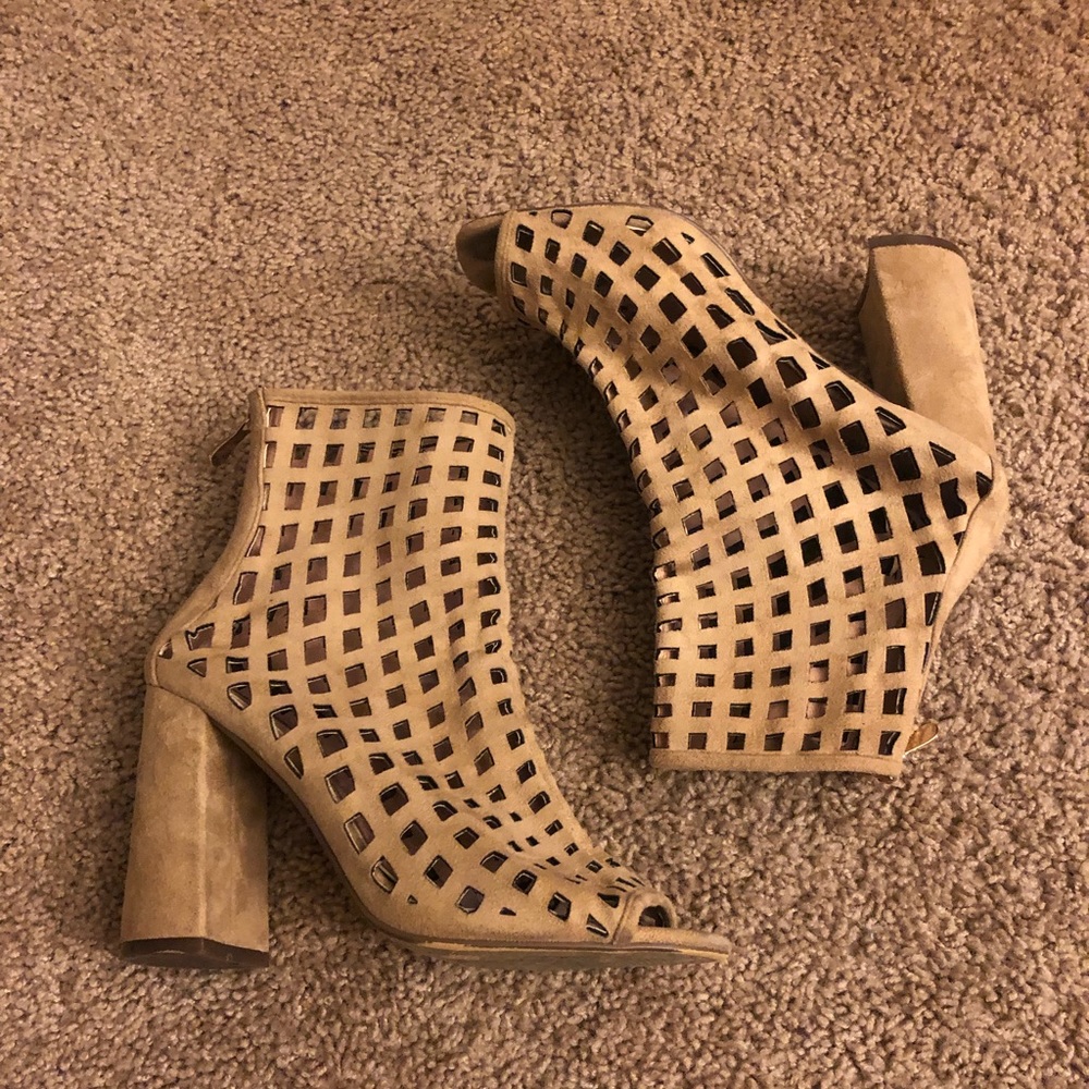 CAPE ROBBIN Caged Heels